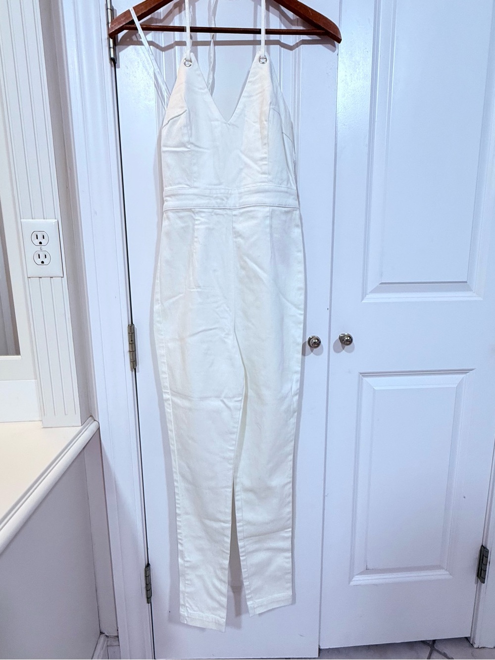 bebe White Slim V-Neck Denim Jumpsuit Overalls